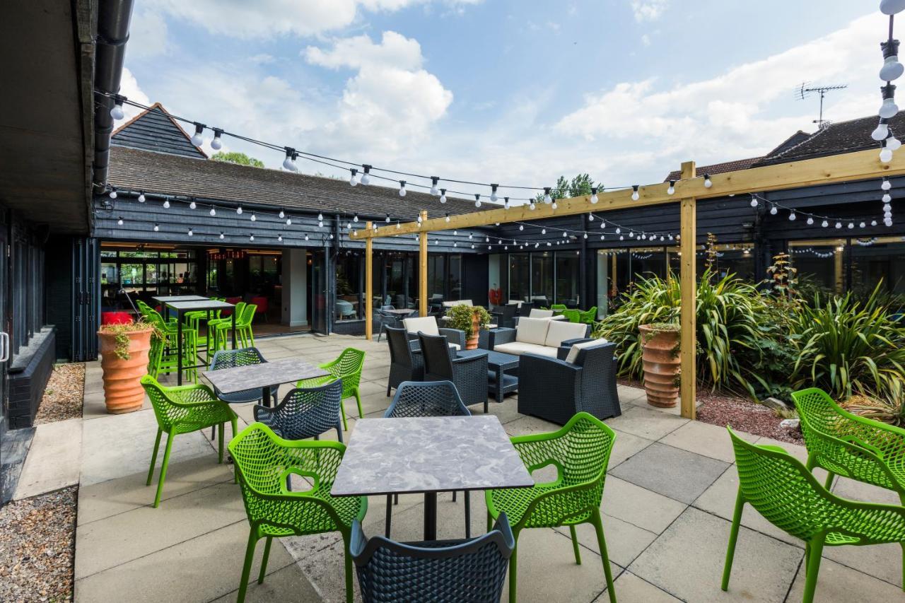 Holiday Inn Cambridge By Ihg Girton  Bagian luar foto
