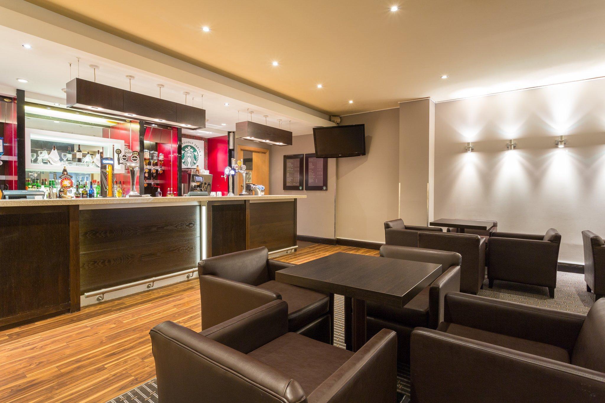 Holiday Inn Cambridge By Ihg Girton  Bagian luar foto