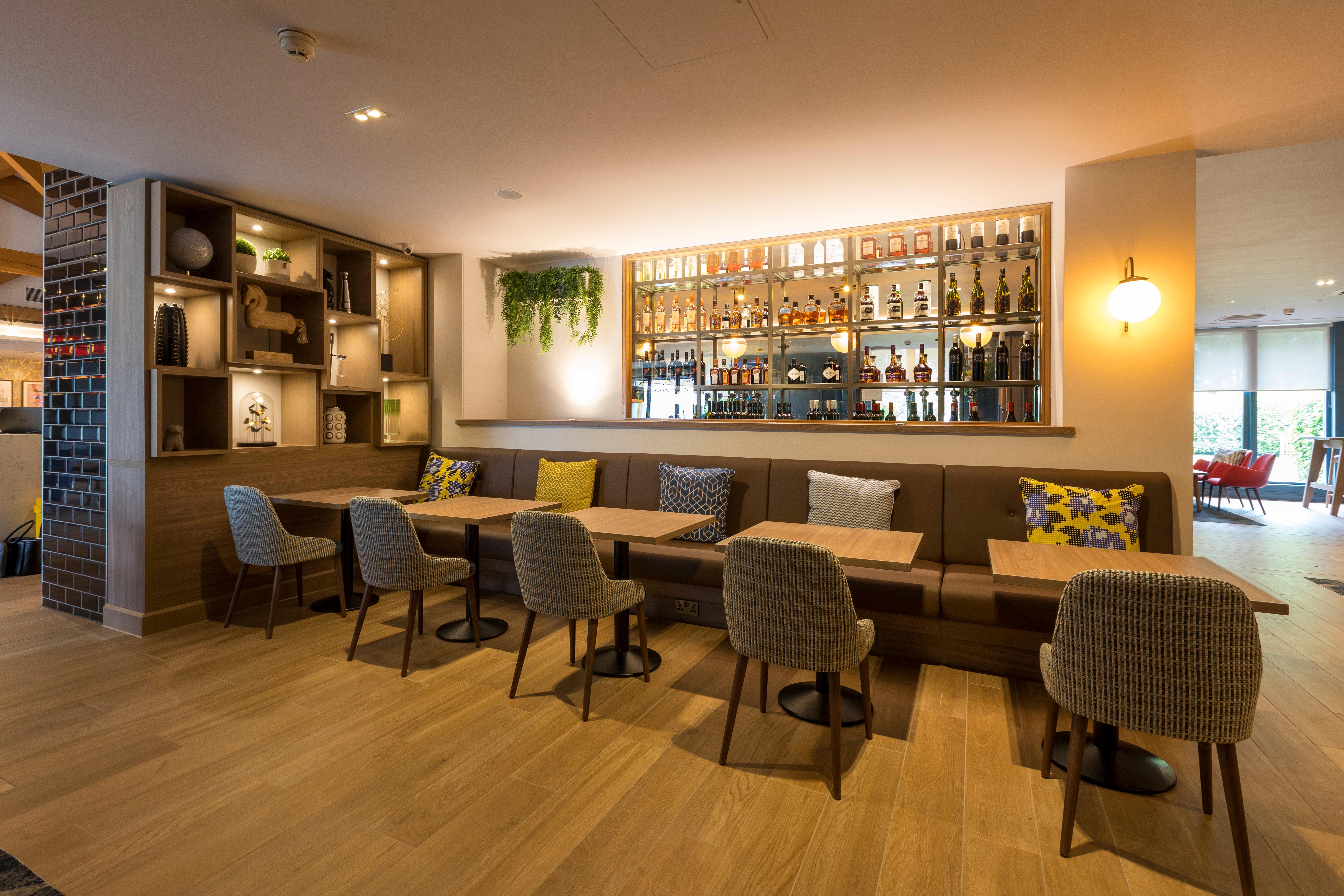 Holiday Inn Cambridge By Ihg Girton  Bagian luar foto