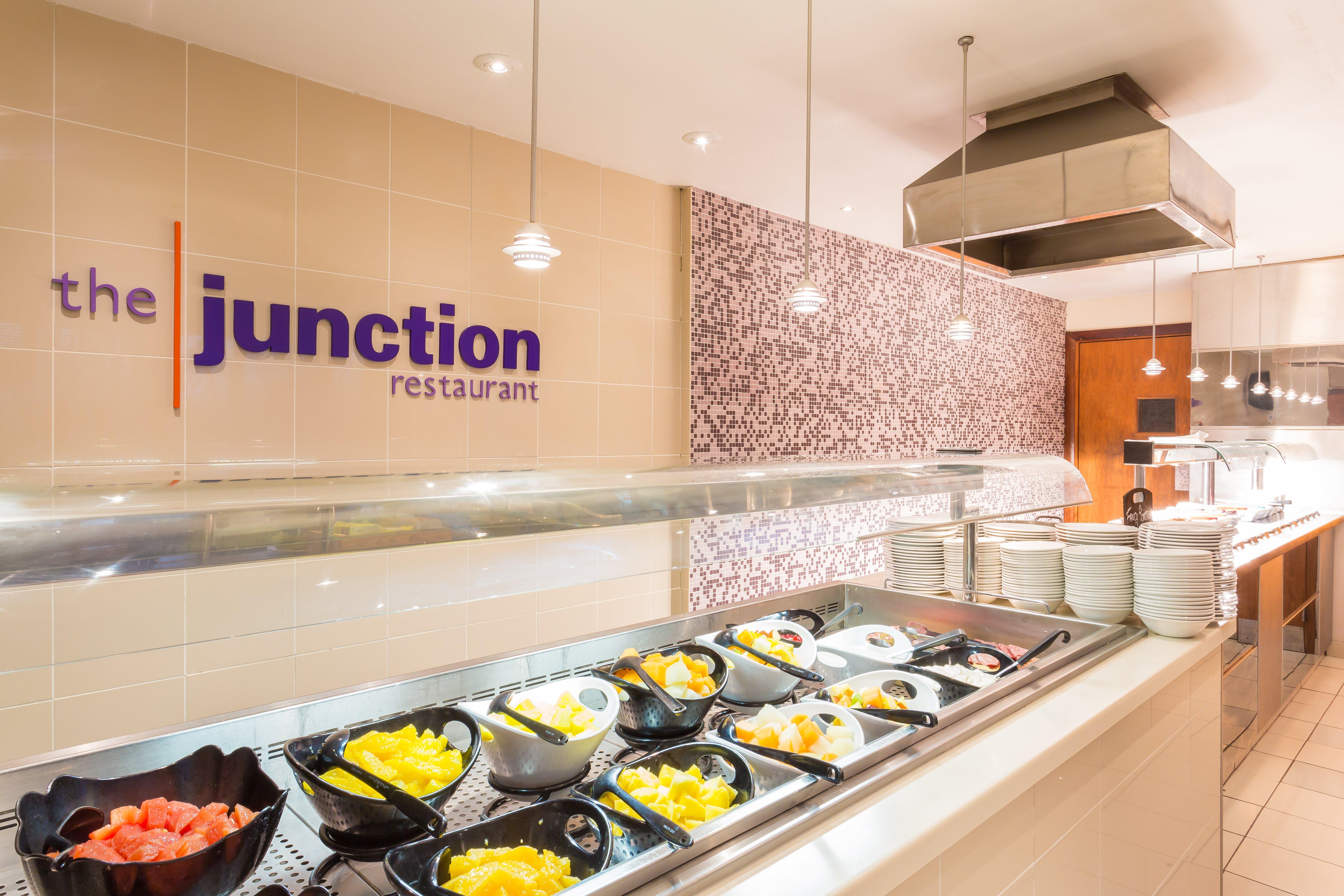 Holiday Inn Cambridge By Ihg Girton  Bagian luar foto