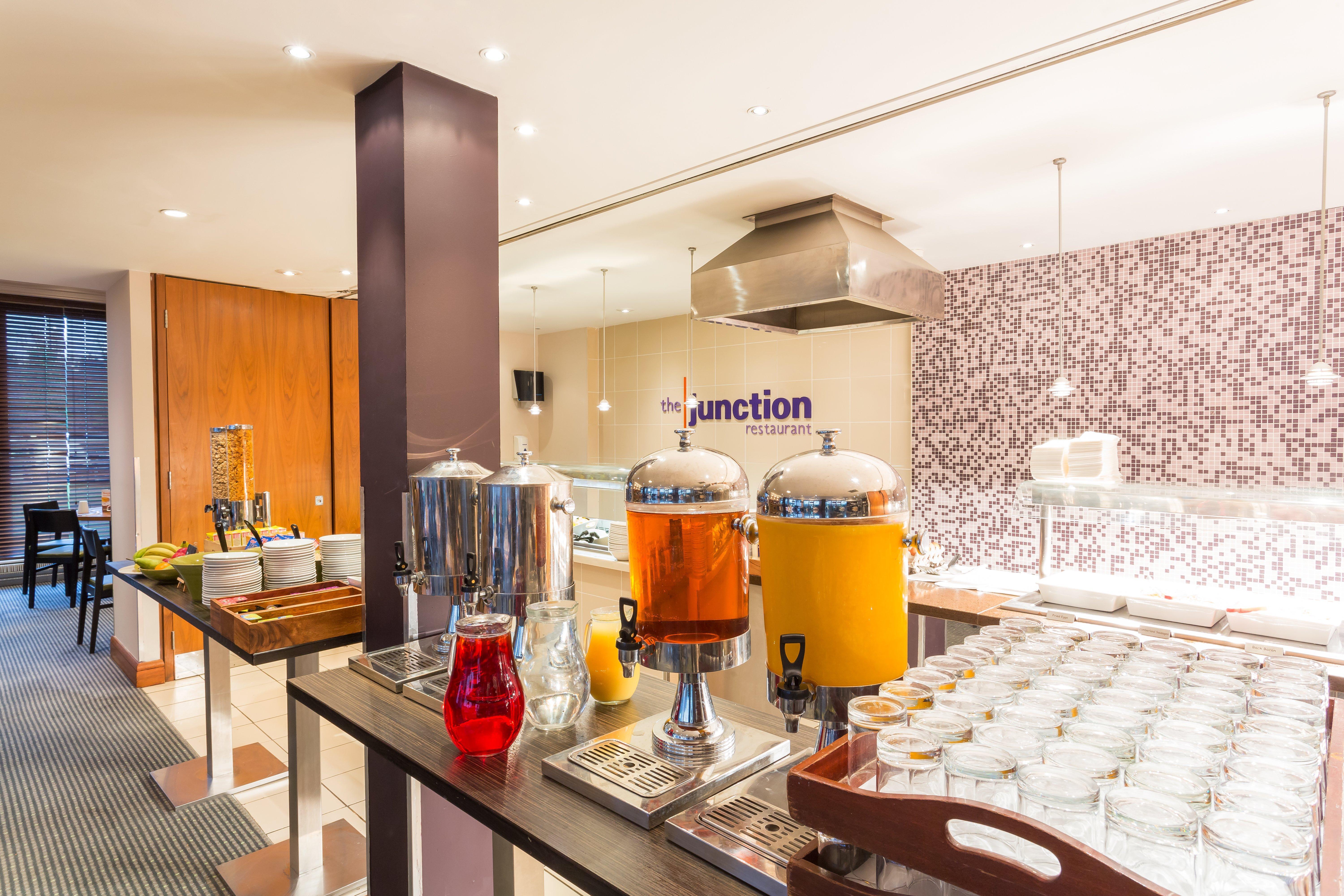 Holiday Inn Cambridge By Ihg Girton  Bagian luar foto
