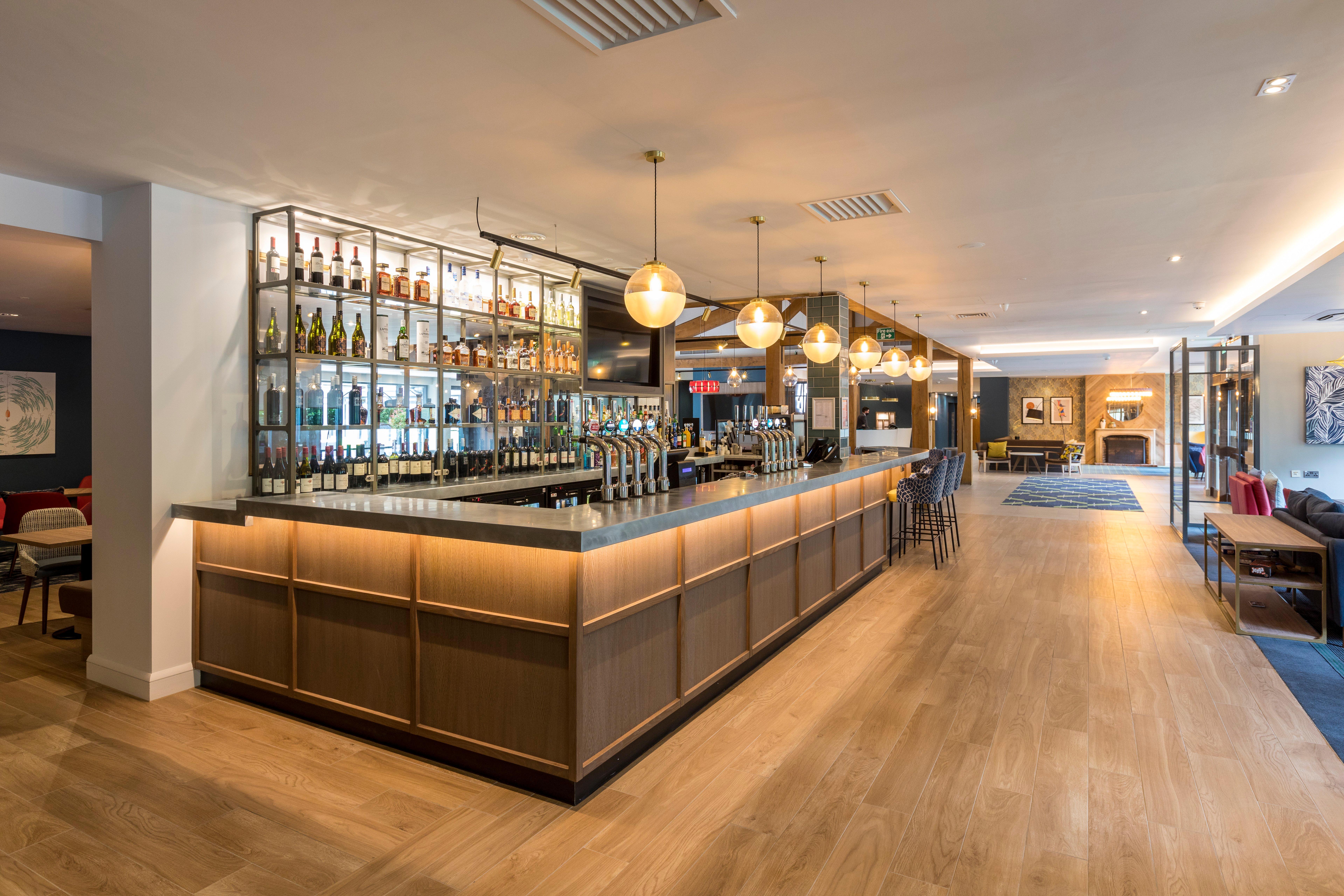 Holiday Inn Cambridge By Ihg Girton  Bagian luar foto