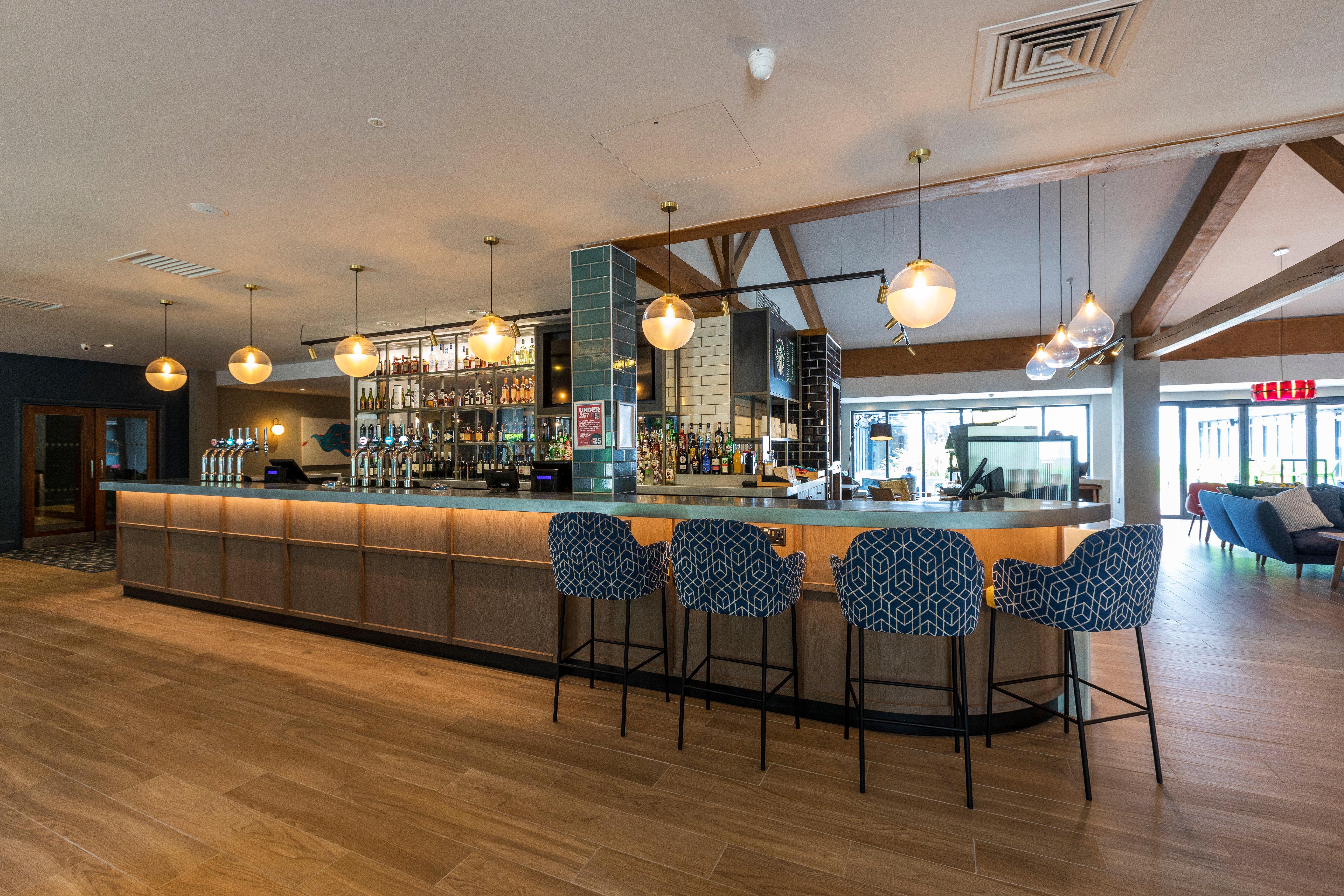 Holiday Inn Cambridge By Ihg Girton  Bagian luar foto