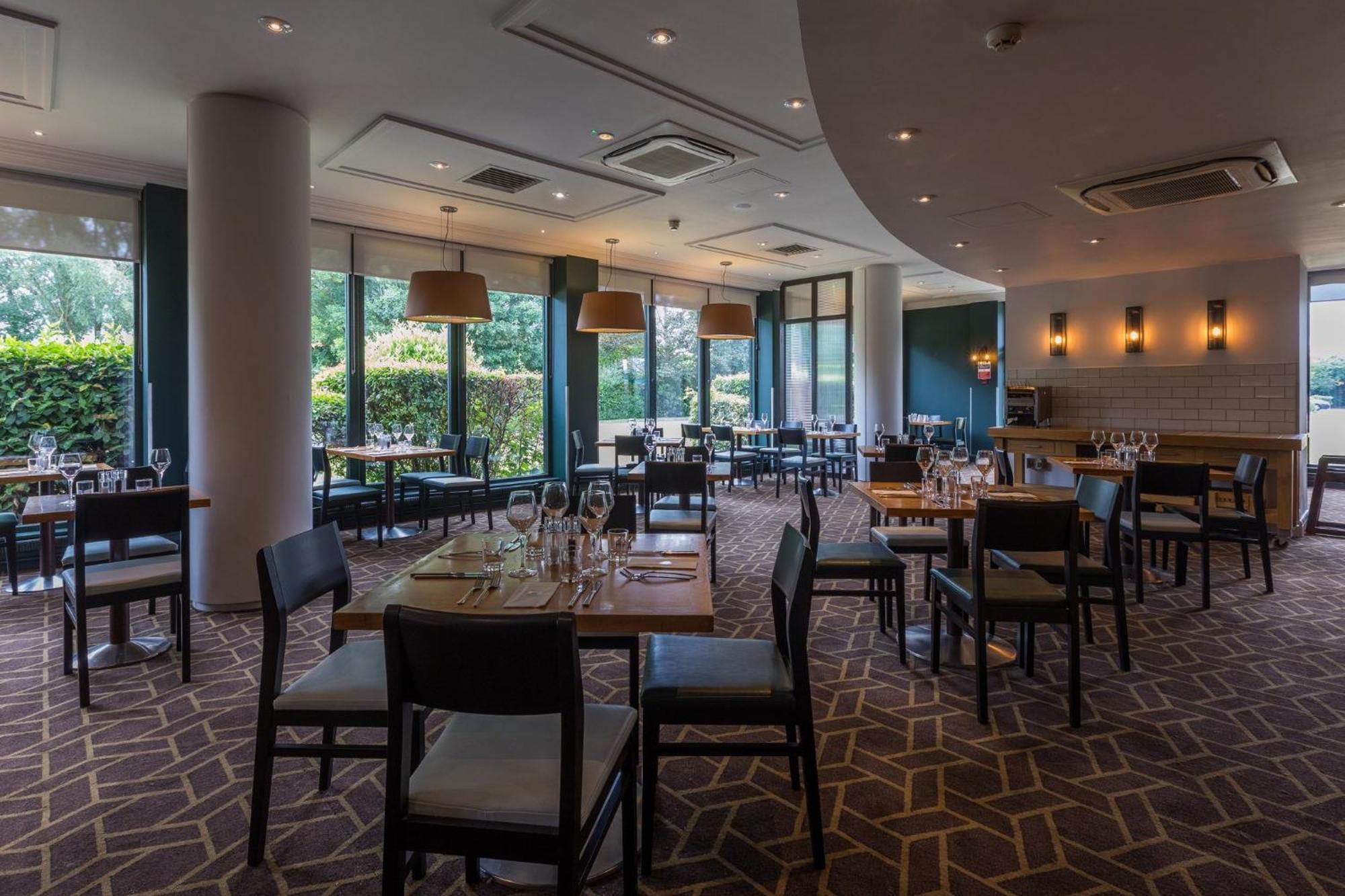 Holiday Inn Cambridge By Ihg Girton  Bagian luar foto