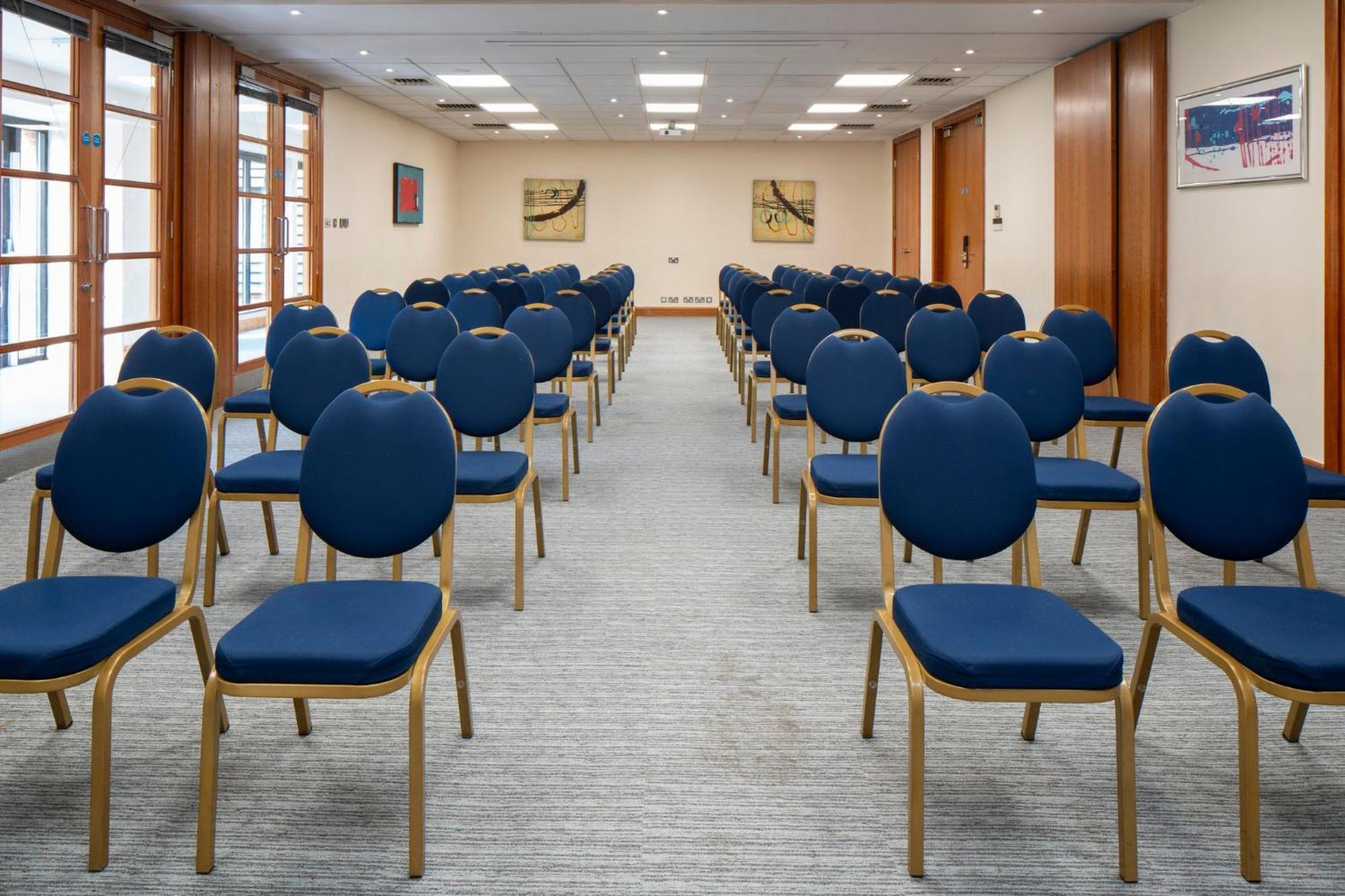 Holiday Inn Cambridge By Ihg Girton  Bagian luar foto
