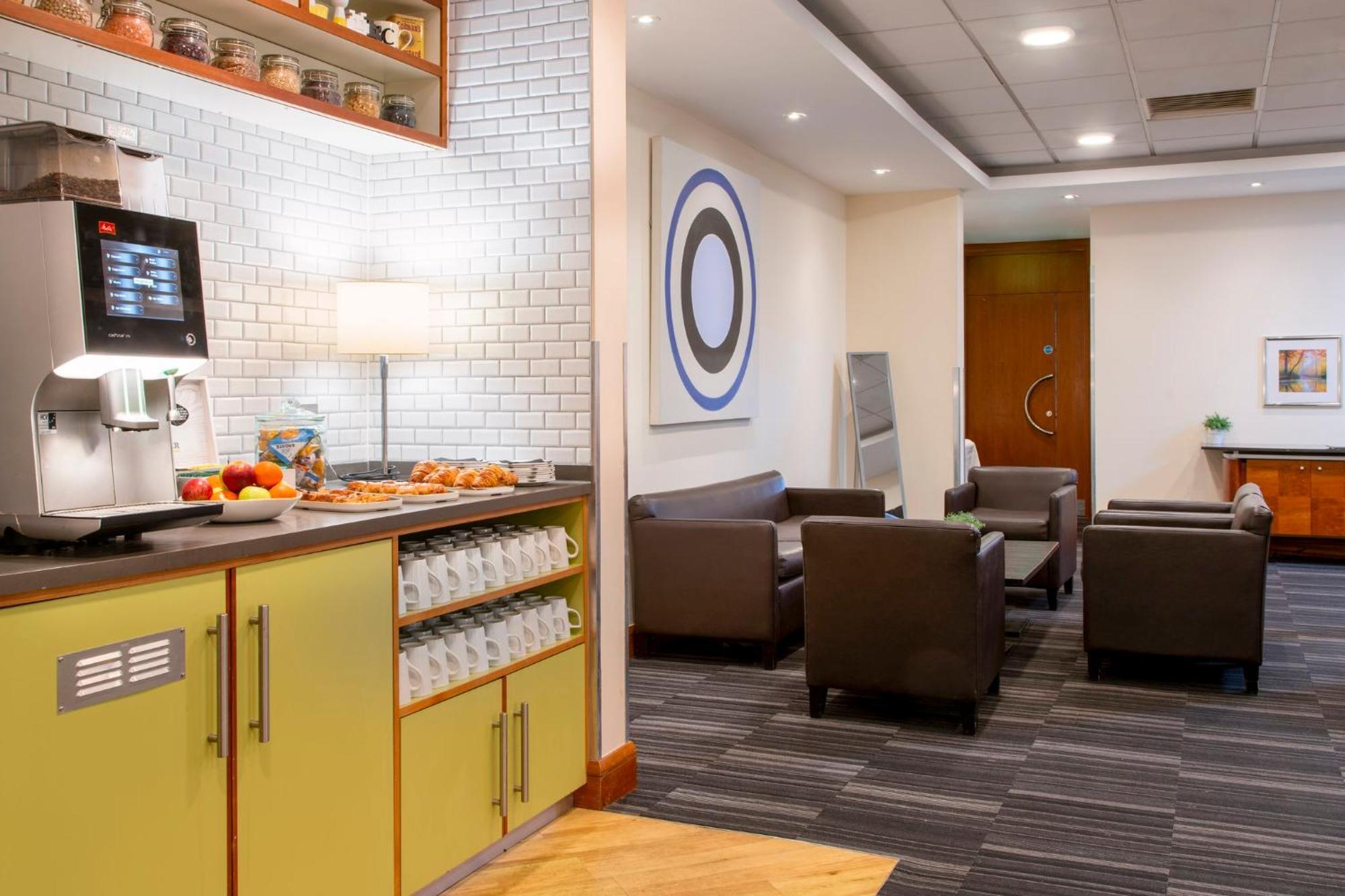 Holiday Inn Cambridge By Ihg Girton  Bagian luar foto
