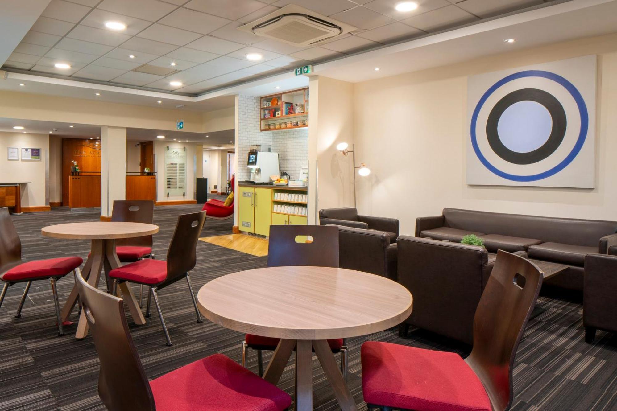 Holiday Inn Cambridge By Ihg Girton  Bagian luar foto