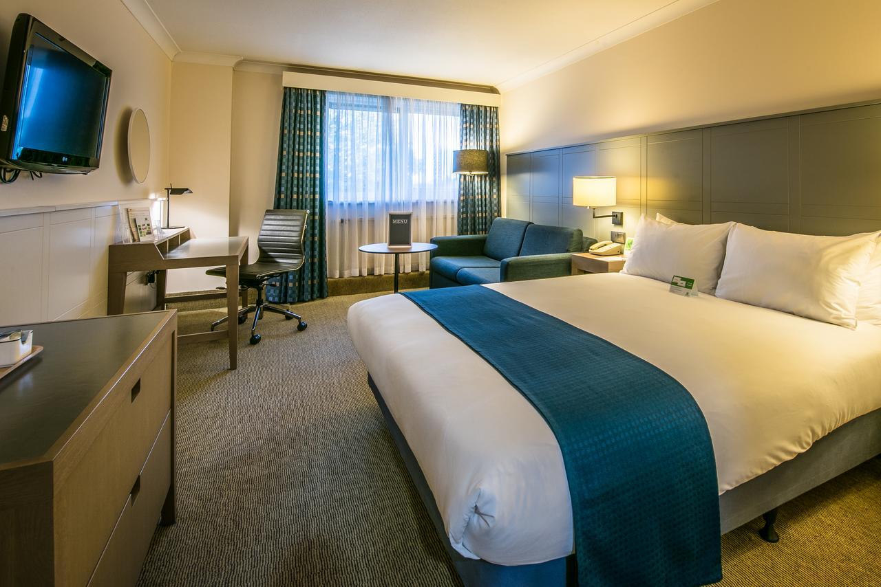 Holiday Inn Cambridge By Ihg Girton  Bagian luar foto
